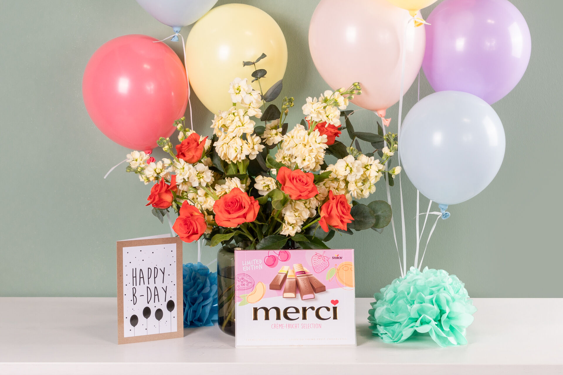 Blume, Blumen-Arrangement, Blumenstrauß, Luftballon, Leute